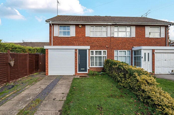 3 Bedroom Semi Detached House For Sale In Buckden Close, Woodley, Reading, RG5