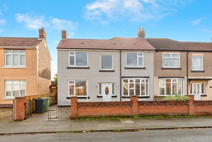 3 Bedroom Semi Detached House For Sale In Heathfield Drive, Hartlepool, TS25