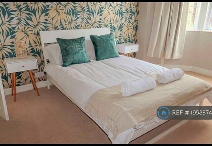 3 Bedroom Flat To Rent In Oban Terrace, Gateshead, NE10