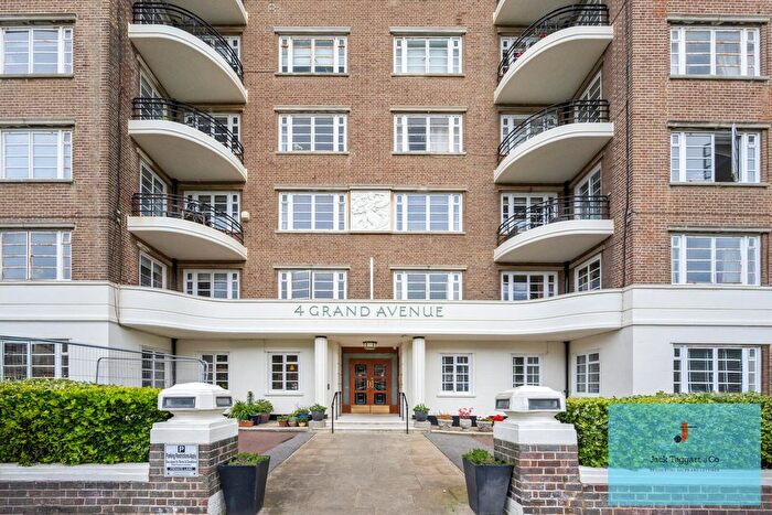 3 Bedroom Flat To Rent In Grand Avenue, Hove, BN3