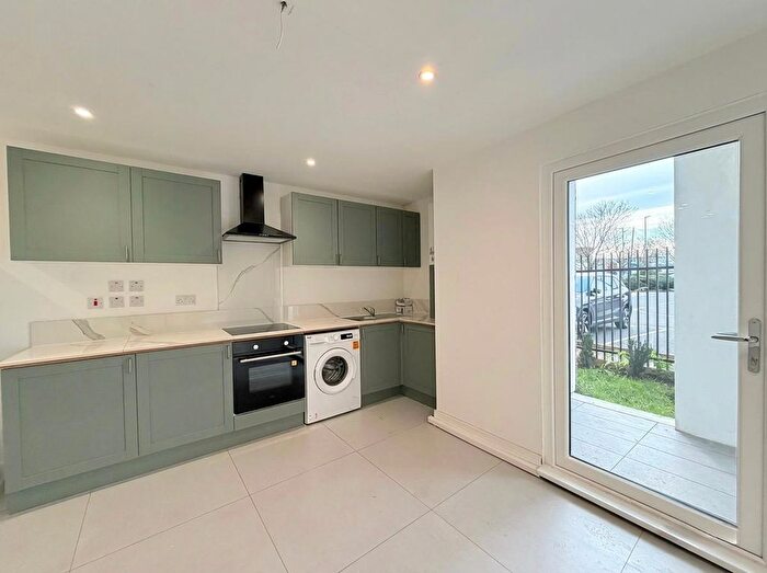 1 Bedroom Flat To Rent In Matrix Court, Queensway, Enfield, EN3