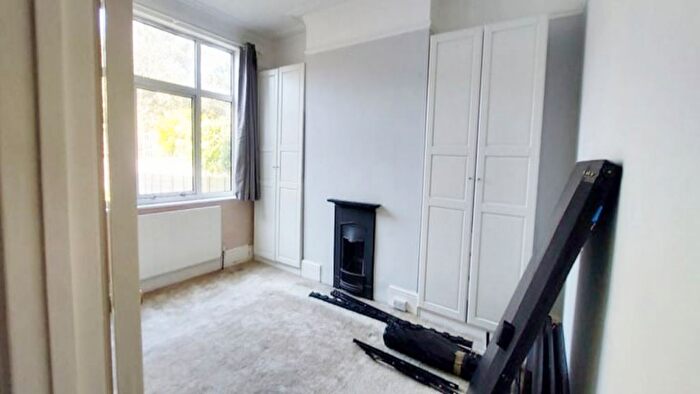 2 Bedroom Flat To Rent In London, N12
