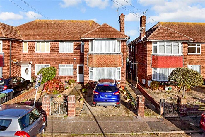 2 Bedroom Maisonette For Sale In Wickham Avenue, Ramsgate, Kent, CT11