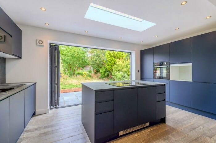 4 Bedroom Detached House For Sale In Collier Row Lane, Romford, London, RM5