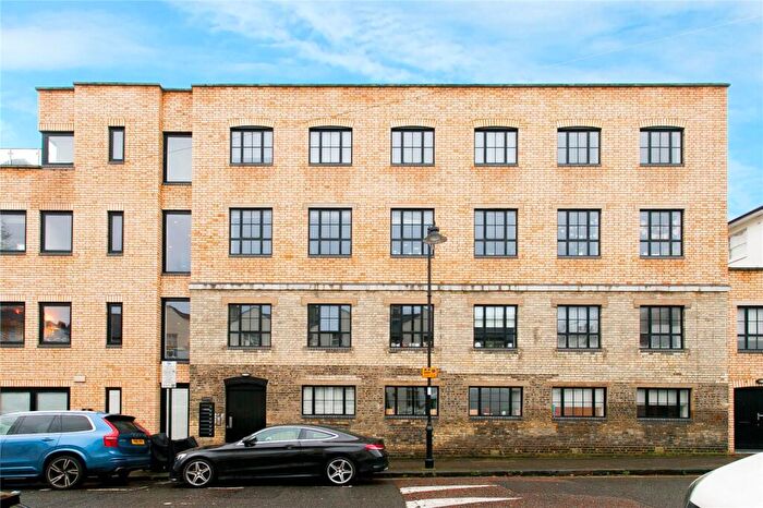 2 Bedroom Flat To Rent In Follis House, D Orleston Road, N7