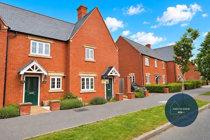3 Bedroom End Of Terrace House For Sale In Poppyfields Way, Brackley, West Northamptonshire, NN13