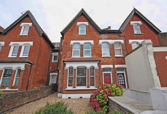 1 Bedroom Flat To Rent In Merton Road, London, SW19