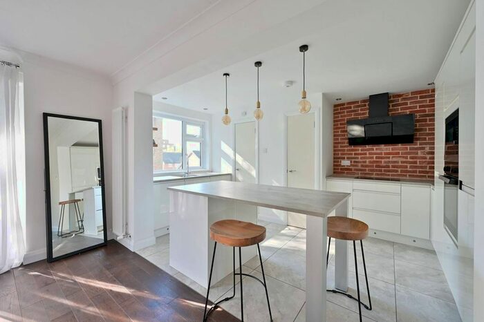 2 Bedroom Flat To Rent In Queens Gate Gardens, West Putney, London, SW15