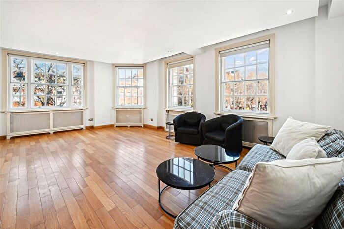 3 Bedroom Flat To Rent In Ovington Court, - Brompton Road, Knightsbridge, London, SW3
