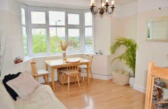 2 Bedroom Flat To Rent In East End Road, East Finchley, N2