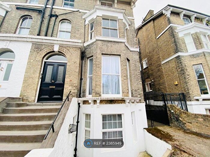 1 Bedroom Flat To Rent In Vanbrugh Park, London, SE3
