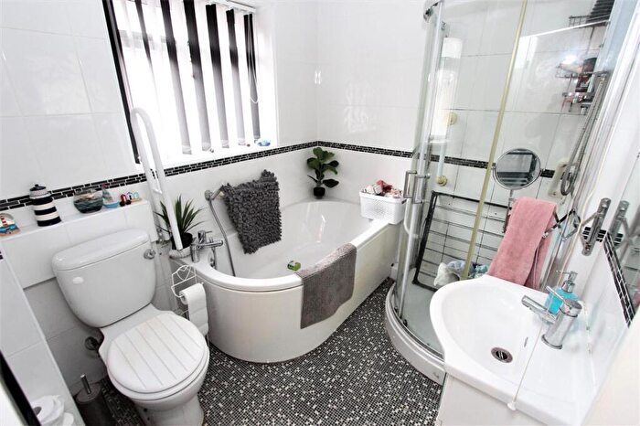 2 Bedroom Bungalow For Sale In Church Lane, Great Sutton, CH66