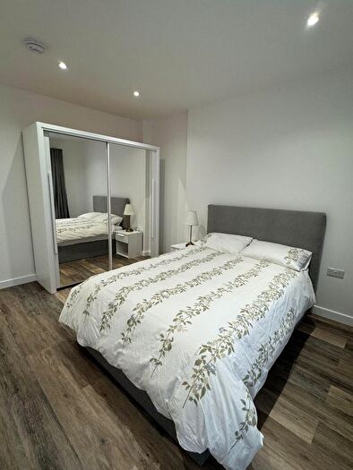 3 Bedroom Flat To Rent In London, NW2