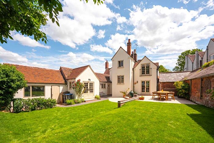 3 Bedroom Detached House For Sale In School Hill, Offchurch, Leamington Spa, Warwickshire, CV33