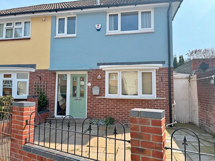 3 Bedroom Semi-Detached House To Rent In Castle Road, Southsea, PO5