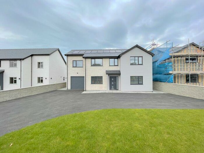 5 Bedroom Detached House For Sale In Bethel, LL55