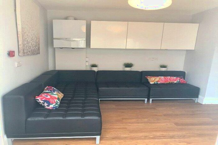 Detached House To Rent In Commercial Road, Eastbourne, BN21