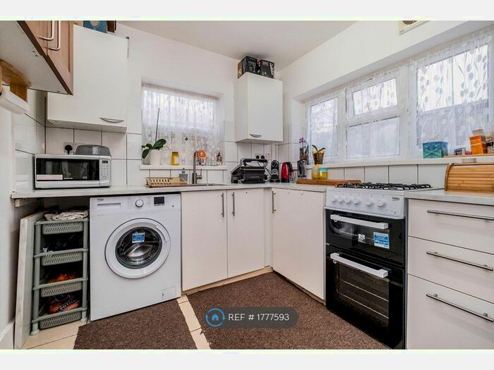 2 Bedroom Flat To Rent In Ground Floor, London, E13