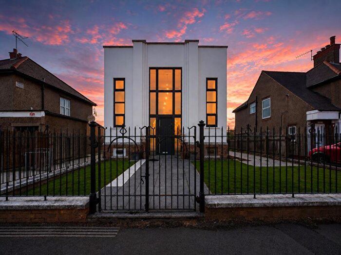 2 Bedroom Semi-Detached House For Sale In The Headlands, Northampton, NN3