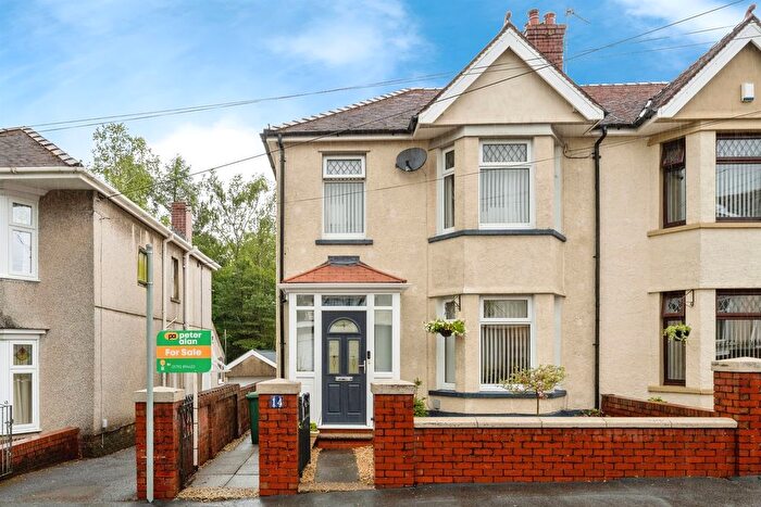 3 Bedroom Semi-Detached House For Sale In Gwynfryn Road, Pontarddulais, Swansea, SA4