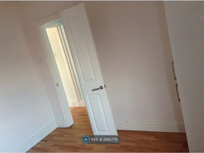 1 Bedroom Flat To Rent In Peabody Road, Farnborough, GU14