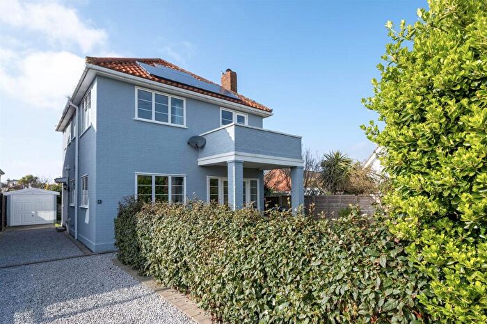 3 Bedroom Detached House To Rent In Culver Drive, Hayling Island, PO11