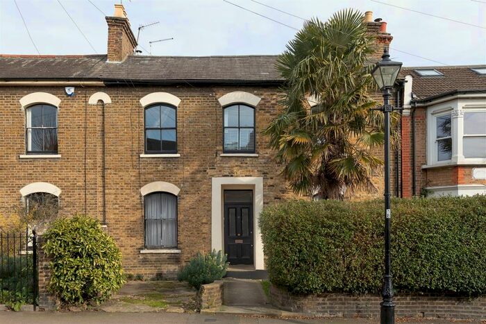 2 Bedroom Flat To Rent In Beulah Road, London, E17