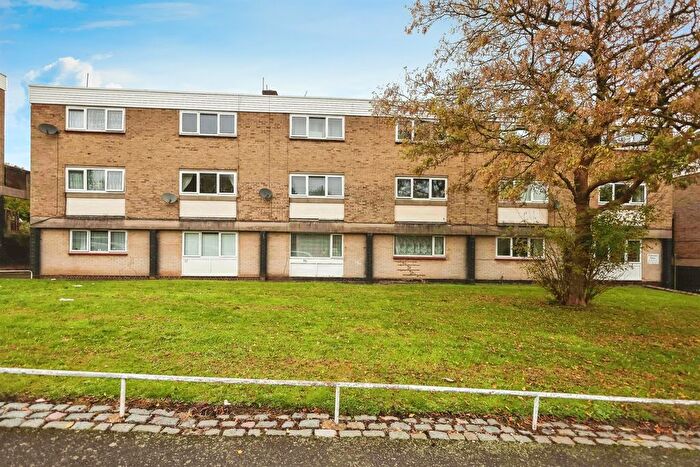 2 Bedroom Maisonette For Sale In Thirlmere Drive, Birmingham, B13
