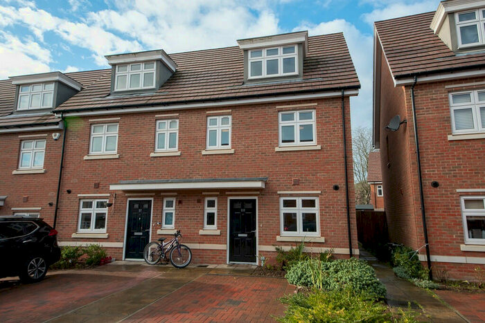 3 Bedroom End Of Terrace House To Rent In Repton Crescent, Reading, RG6