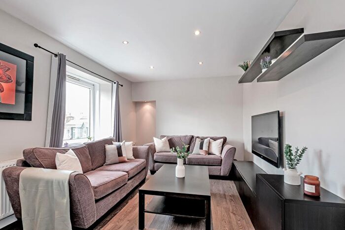 2 Bedroom Flat To Rent In Dee Street, Banchory, Top Floor Left, AB31