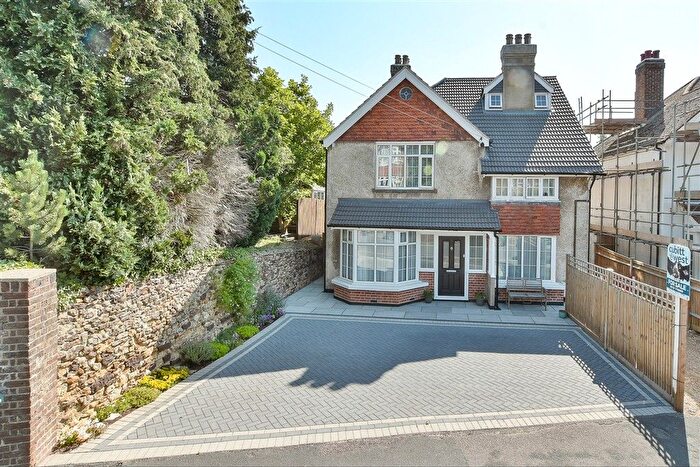 2 Bedroom Maisonette For Sale In Earlswood Road, Redhill, Surrey, RH1