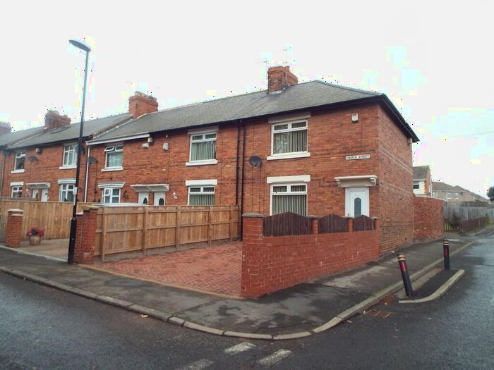 3 Bedroom End Of Terrace House To Rent In Church Street, Shiney Row, DH4