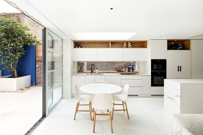 2 Bedroom Flat To Rent In Colville Road, London, W11