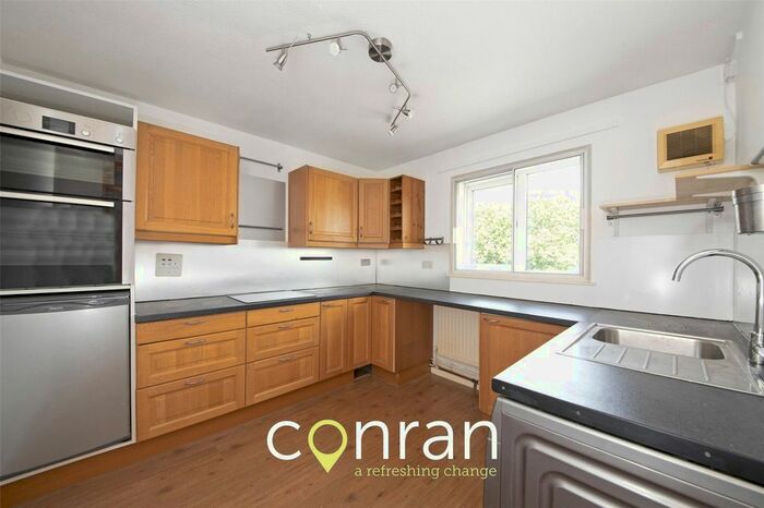 1 Bedroom Flat To Rent In Gallon Close, Charlton, SE7