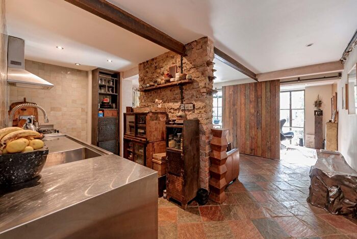 2 Bedroom Flat For Sale In Warwick Avenue, Maida Vale, W9