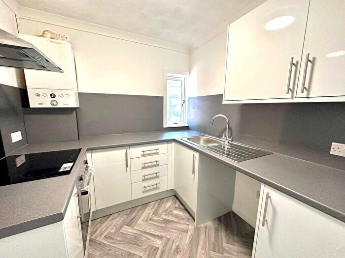 2 Bedroom Flat To Rent In Glamis Drive, Dundee, DD2