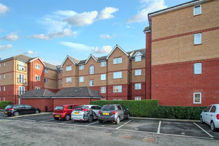 2 Bedroom Flat To Rent In Murrayfield House, Twickenham Close, Swindon, SN3