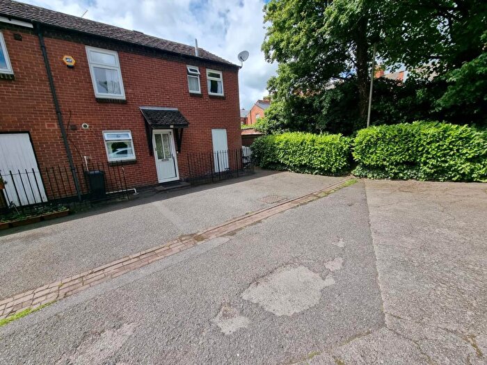 2 Bedroom Town House For Sale In Elmdale Street, Leicester, LE4