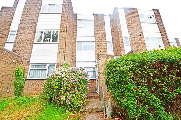 2 Bedroom Flat For Sale In Maplins Close, Rainham, Gillingham, ME8