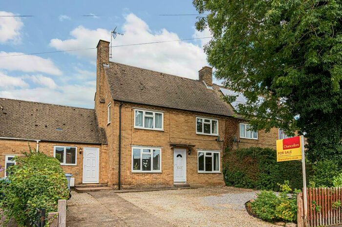 3 Bedroom Semi-Detached House For Sale In Charlbury, Oxfordshire, OX7