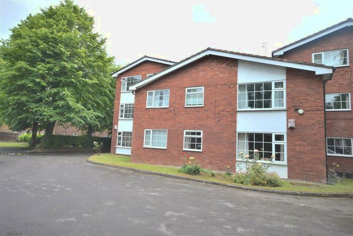 2 Bedroom Apartment To Rent In Oakfield, Sale, M33