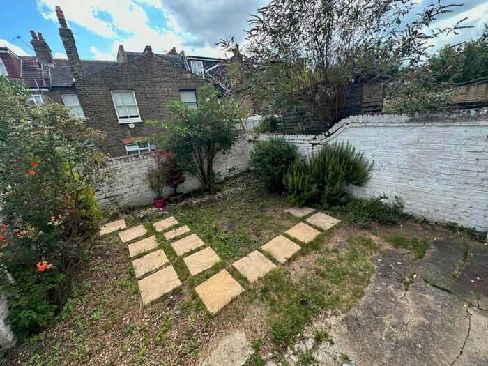 2 Bedroom Flat To Rent In Purves Road, Kensal Rise, NW10