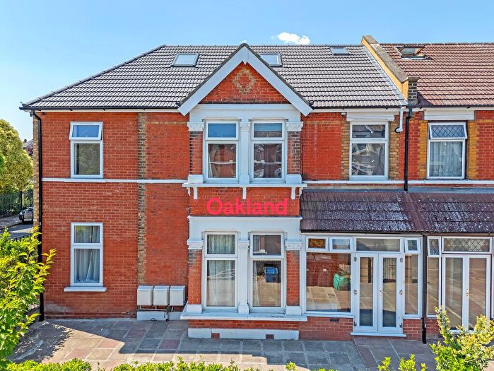 3 Bedroom Flat To Rent In Airthrie Road, IG3