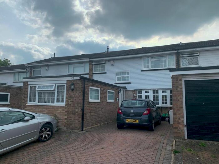 4 Bedroom Semi-Detached House To Rent In Burnham, Slough, SL1