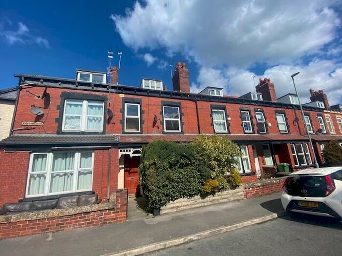 1 Bedroom Flat To Rent In Roman Place, Leeds, West Yorkshire, LS8