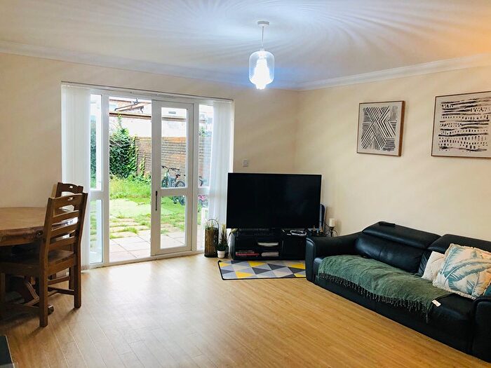 3 Bedroom End Of Terrace House To Rent In Boleyn Road, Forest Gate, London, E7