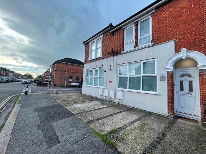 2 Bedroom Flat To Rent In Desborough Road Silver Sub, Eastleigh, SO50