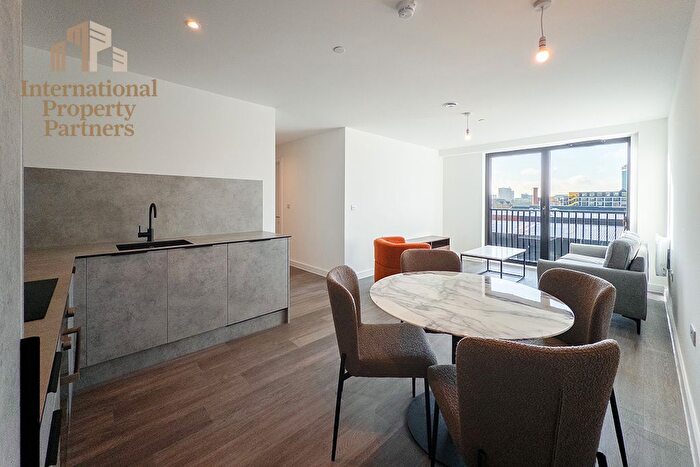 2 Bedroom Flat To Rent In Berkeley Square, Ordsall Lane, Salford, M5