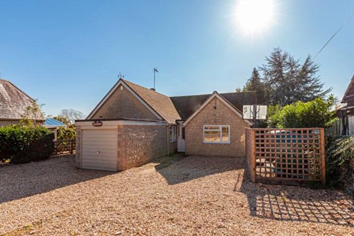 4 Bedroom Detached Bungalow To Rent In Cross Lane, Helmdon, NN13