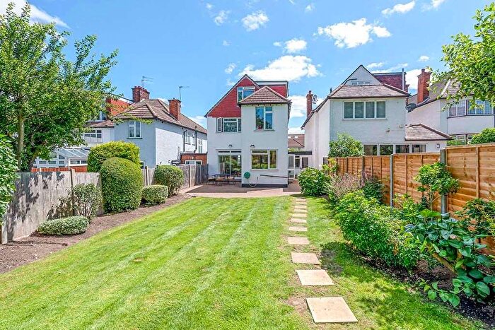 5 Bedroom Link Detached House For Sale In Hendon, London, NW4